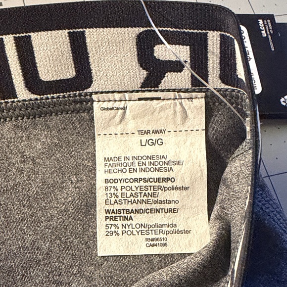 Under Armour Women's Gray Logo Elastic Waist Bike Shorts - Picture 2 of 6